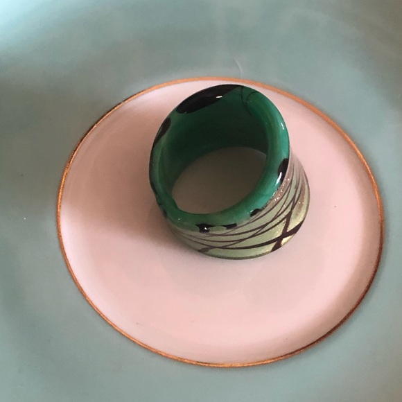 Vintage Green Art Glass Ring - Picture 3 of 6